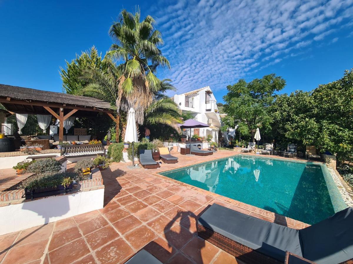 Cortijo La Haza Bed & Breakfast Iznájar Dış mekan fotoğraf