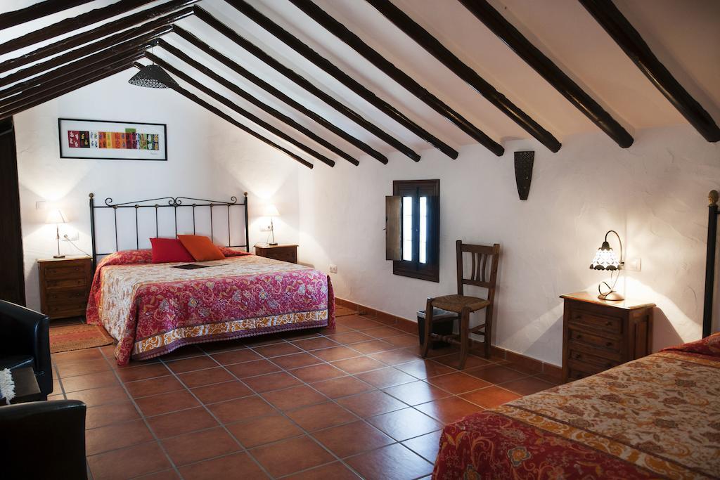Cortijo La Haza Bed & Breakfast Iznájar Oda fotoğraf
