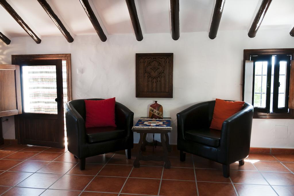Cortijo La Haza Bed & Breakfast Iznájar Oda fotoğraf