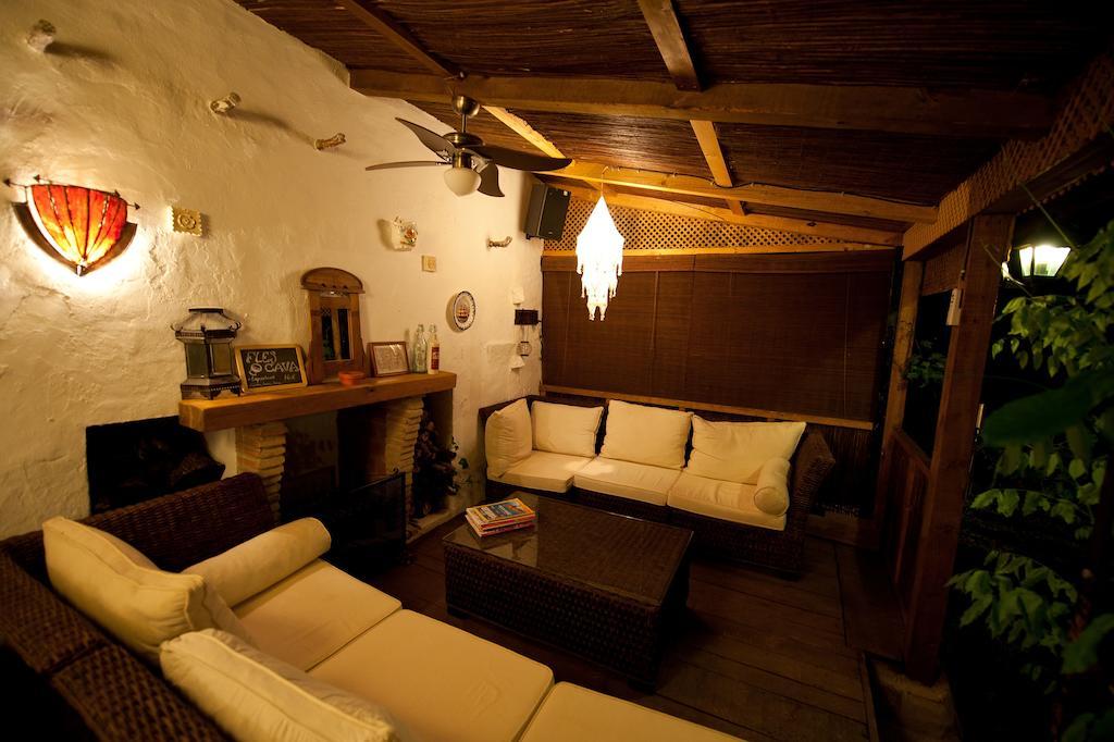 Cortijo La Haza Bed & Breakfast Iznájar Dış mekan fotoğraf
