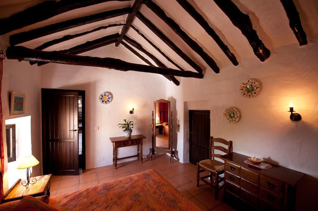 Cortijo La Haza Bed & Breakfast Iznájar Oda fotoğraf