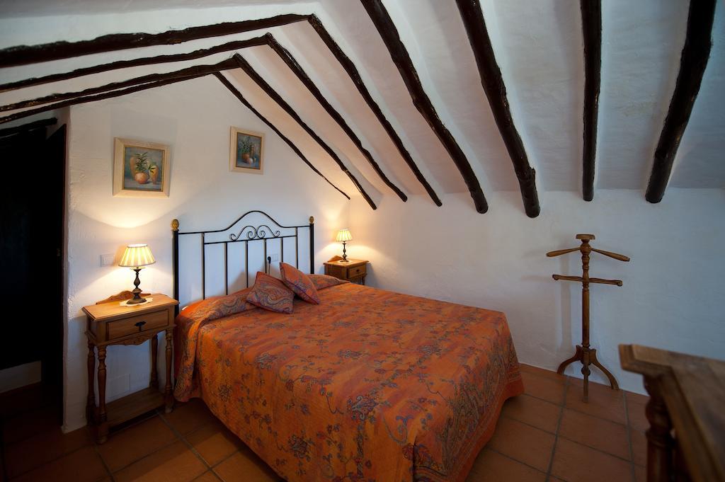 Cortijo La Haza Bed & Breakfast Iznájar Oda fotoğraf