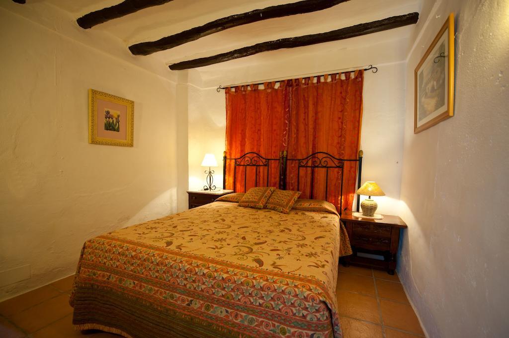 Cortijo La Haza Bed & Breakfast Iznájar Oda fotoğraf