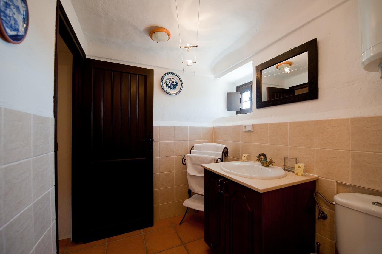Cortijo La Haza Bed & Breakfast Iznájar Dış mekan fotoğraf